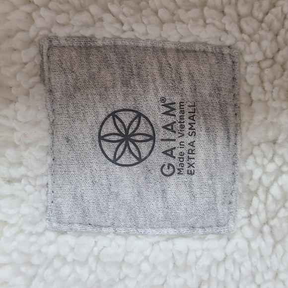 Gaiam gray Sherpa lined oversized yoga wrap cardigan with pockets - Picture 10 of 12